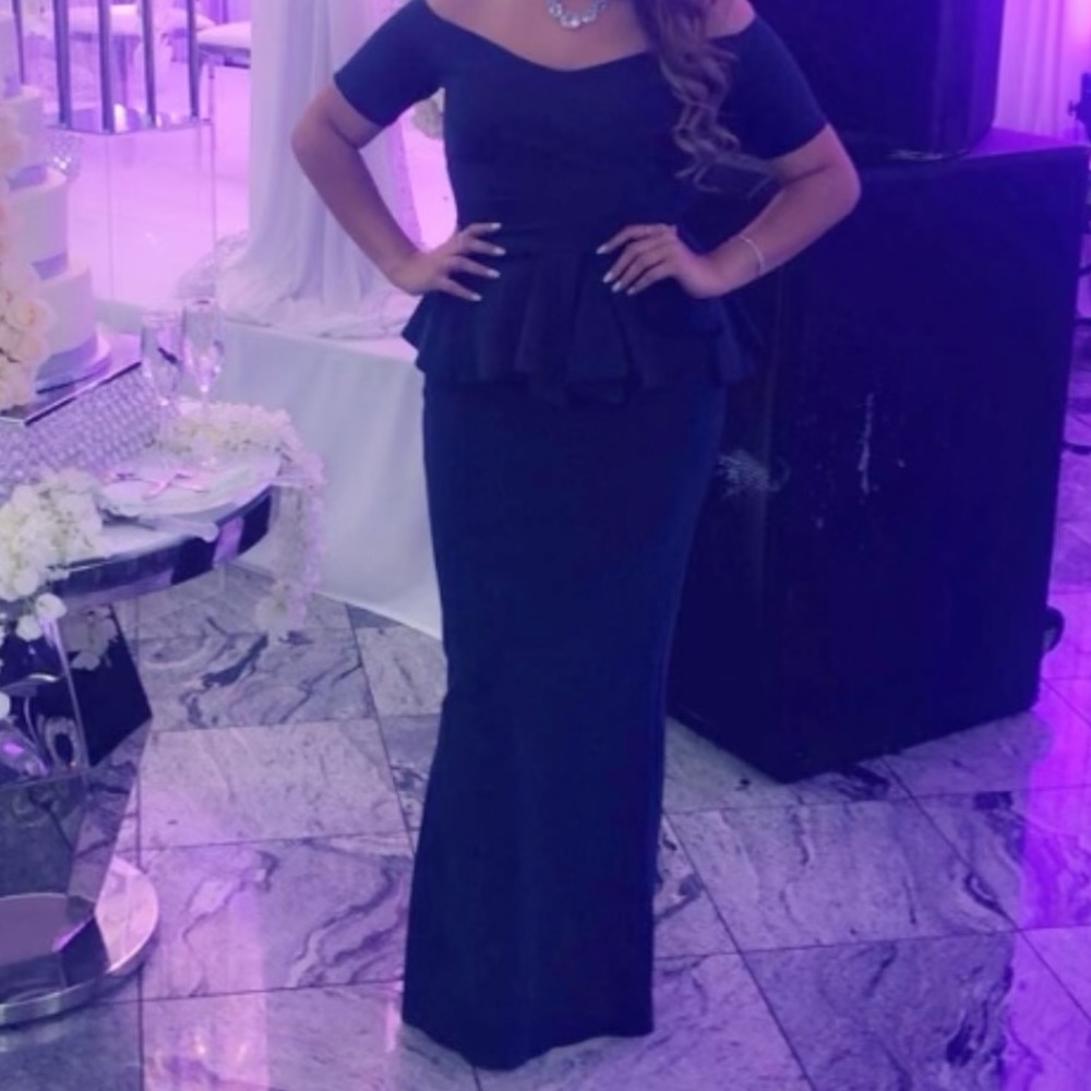 Beautiful dress! Size L;10-12